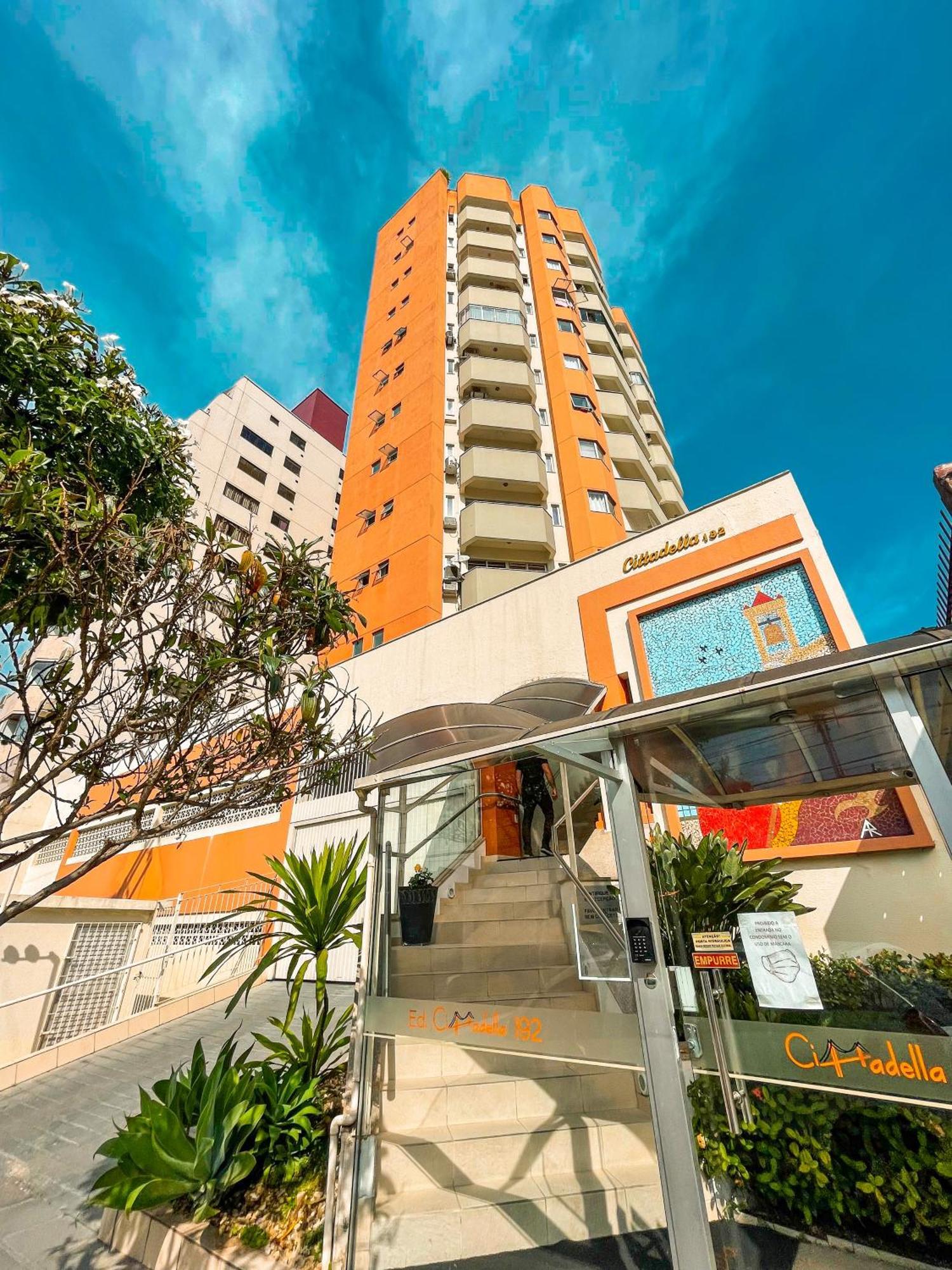 Studio No Centro: Piscina, Academia E Garagem N209 Florianopolis Luaran gambar
